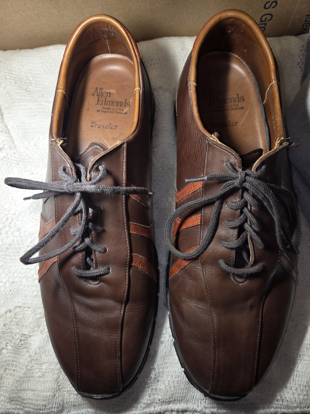 Allen Edmonds Men's Traveler Brown Leather Lace-up Shoes - Picture 3 of 14